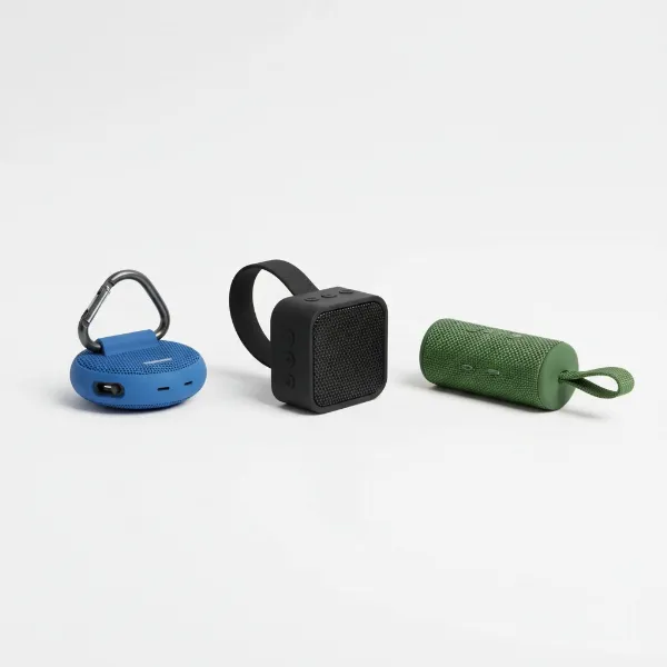 Different types of clip-on Bluetooth speakers with carabiner, flexible strap, and loop attachments.